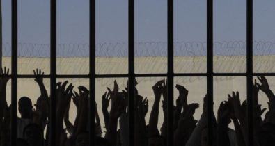 Bolsonaro concede indulto a presos com doenças graves