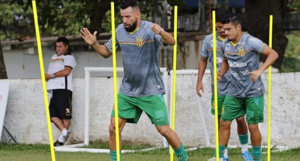 Sampaio Corrêa faz mistério e treina com portões fechados
