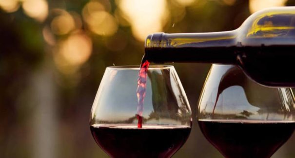5 vinhos baratos que combinam com essa sexta chuvosa