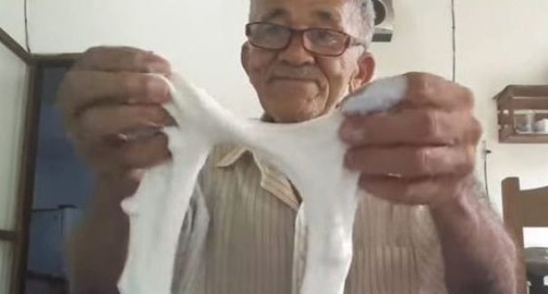 Idoso tentando fazer ‘slime’ viraliza na internet