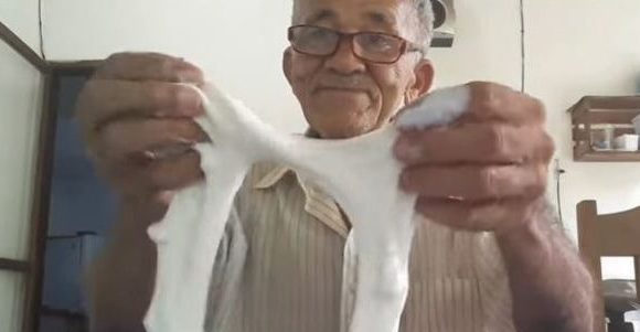 Idoso tentando fazer ‘slime’ viraliza na internet