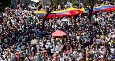 Guaidó e Maduro convocam manifestações para sábado