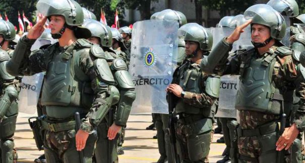 Defesa diz que afago a militares em reforma compensa perdas da categoria