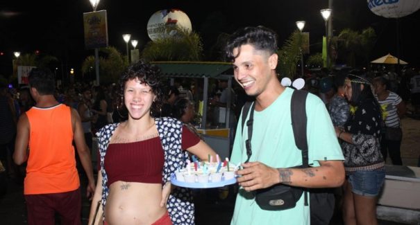 Carnaval gera mais oportunidades para vendedores ambulantes