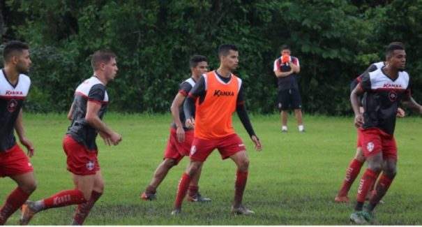 Moto focado no jogo contra o Fortaleza