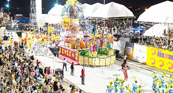 Começa o carnaval na Passarela do Samba