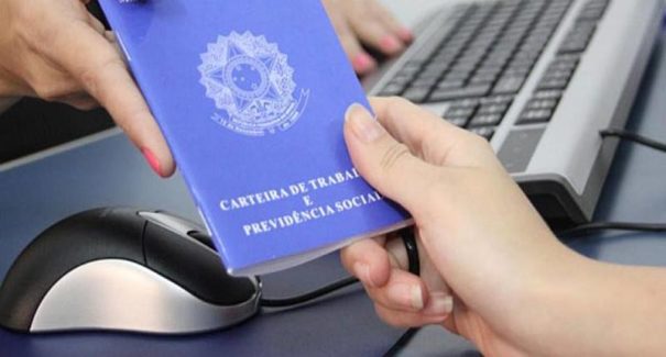 Taxa de desemprego segue em queda e fecha trimestre em 9,1%, divulga IBGE