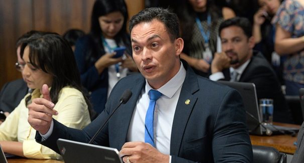 Projeto libera FGTS para pagamento de ensino superior e cirurgias