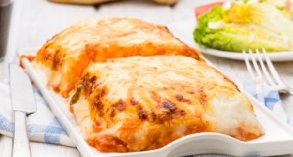 Lasanha de berinjela de frango ao molho branco