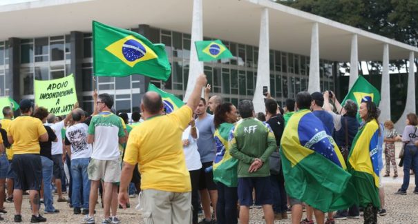 Lava Jato: manifestantes fazem ato contra decisão do STF