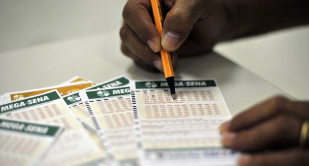 Mega-Sena pode pagar R$ 2,5 milhões em sorteio neste sábado