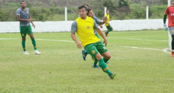 Sampaio Corrêa encara Náutico nos Aflitos