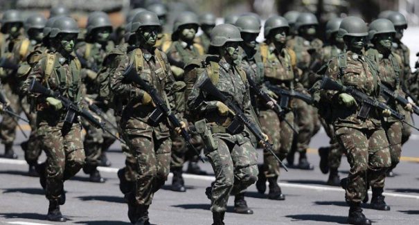 Governo deve oferecer compensação a militares por mudanças na aposentadoria