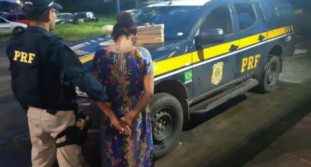 Mulher com criança de 11 meses é presa por tráfico de drogas