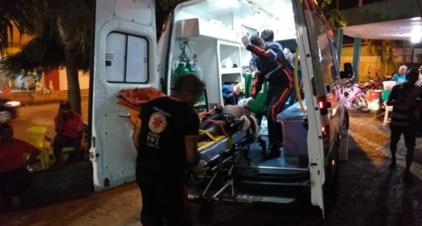 A pedido da mãe, filho recebe golpes de facão do padrasto
