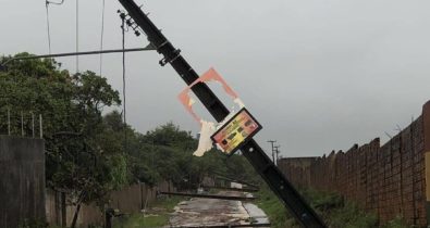 Acidente: Oito postes caem no bairro do Turu em São Luís