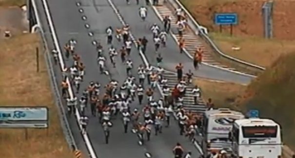 Briga entre torcedores do Corinthians e São Paulo tem 14 feridos