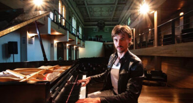 Teatro Arthur Azevedo recebe turnê de 10 anos do projeto “Rock ao Piano”