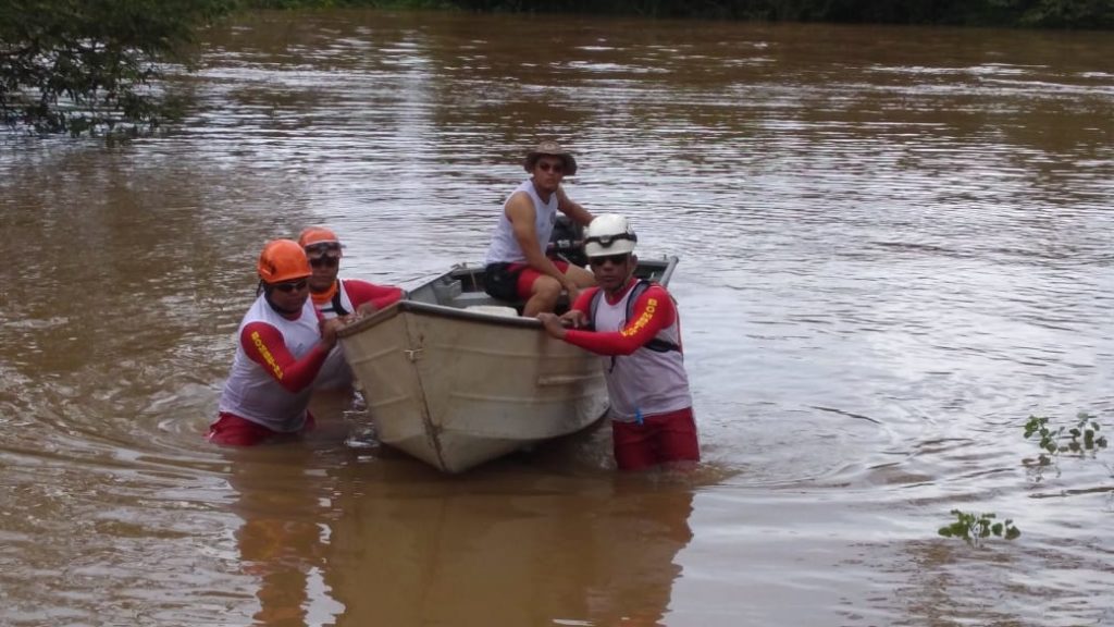 Galeria: imagens comoventes dos resgates durante a enchente de Imperatriz