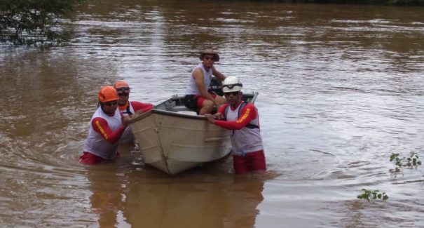 Galeria: imagens comoventes dos resgates durante a enchente de Imperatriz