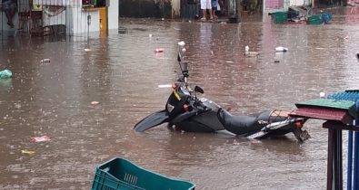 Vídeo: Bairro do São Francisco tem ruas alagadas pela chuva nesta manhã