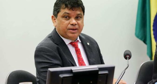 Projeto de Lei criminaliza apologia à ditadura