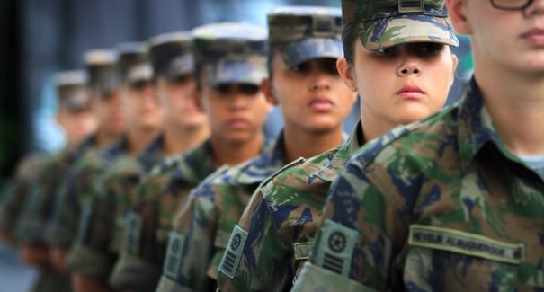 Inclusão feminina no serviço militar