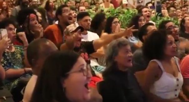 Vídeo: veja a reação explosiva do público ludovicense à cena épica de Game of Thrones