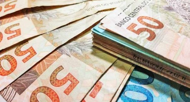 Governo propõe salário mínimo de R$ 1.040 para o próximo ano