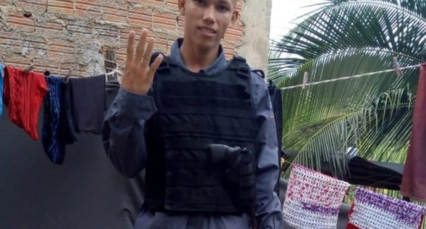 Preso suspeito que postava fotos com farda da PM nas redes sociais