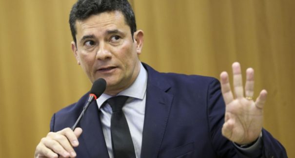Moro pede que empresários deem oportunidade de trabalho a presos