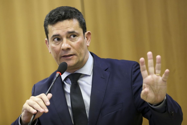 Moro pede que empresários deem oportunidade de trabalho a presos