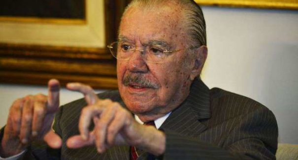 ‘Bolsonaro está no meio de um furacão’, diz ex-presidente José Sarney