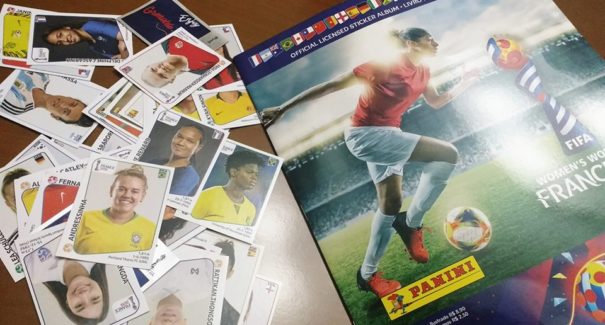 Álbum da Copa Feminina de Futebol é vendido em bancas da ilha