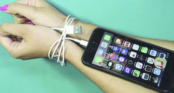 Uso excessivo de celular pode causar problemas como transtornos e depressão