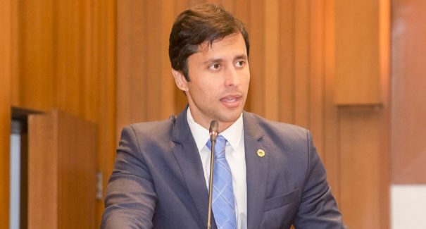 Projeto de Duarte Jr. proíbe homenagens à ditadura no Maranhão