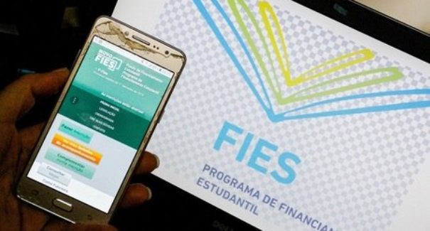 É sancionada lei que permite renegociação de dívidas do Fies