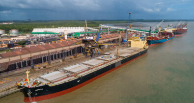 Porto do Itaqui realiza 1º teste de atracação de navios a contrabordo para operação de combustíveis