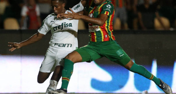 Sampaio viaja nesta quarta-feira (29) para enfrentar o Palmeiras