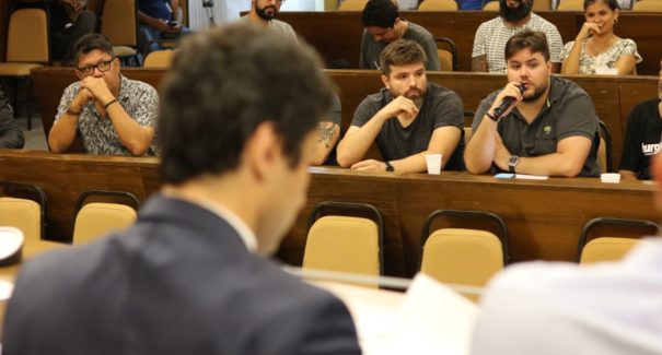 Duarte Jr. reúne artistas e produtores para debate sobre proposta de lei que impede a limitação do tempo de eventos