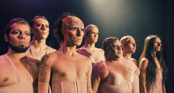 Universo trans-brasileiro  em debate no palco