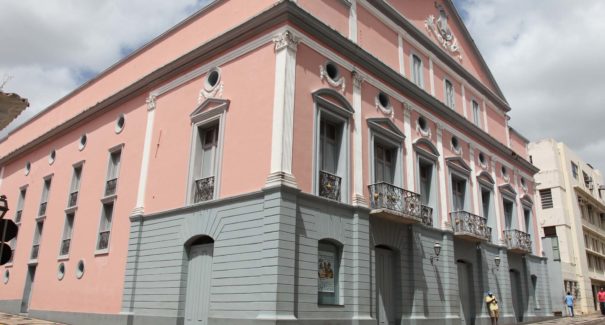 Exposição Cartazes Históricos celebra Dia Mundial do Teatro, no Teatro Arthur Azevedo
