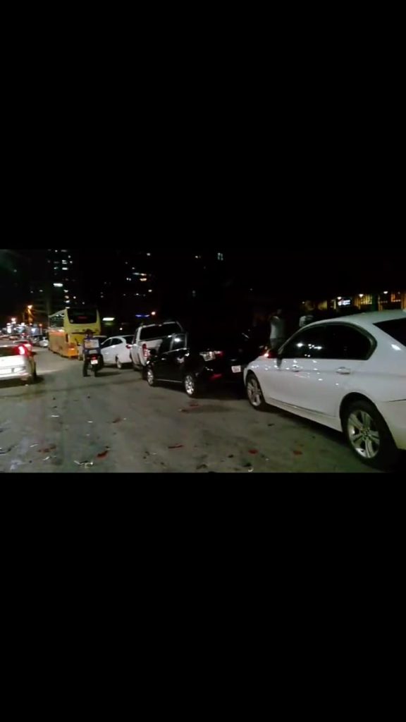 Engavetamento com pelo menos seis carros causa transtornos na Av. dos Holandeses; veja fotos e vídeos