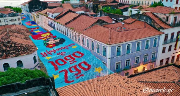 “Olha pro céu, meu amor…”