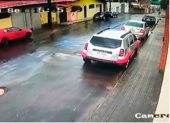 Vídeo: Carro é roubado com criança dentro em São Luís