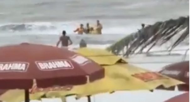 Jovem morre afogado na praia do Calhau