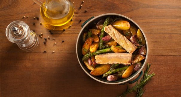 Reinvente o cardápio da semana com o filé de atum ao forno