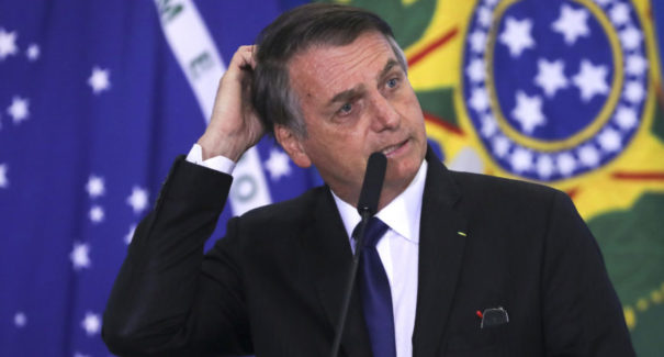 Bolsonaro volta atrás em decreto de armas; cidadãos não podem mais comprar fuzis
