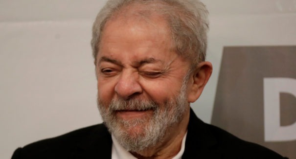 Lula revela que está apaixonado e que pretende se casar ao sair da prisão