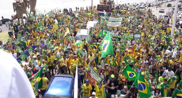 Confira as fotos da manifestação a favor do governo de Bolsonaro na Av. Litorânea